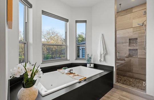 033_20ffc583ad0fa87a9293408d3391ef5c-uncropped_scaled_within_1536_1152_compressed