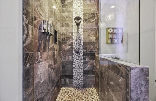 037_381bfc684e3f0fc2770773b6a001a04d-uncropped_scaled_within_1536_1152_compressed