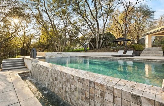 050_f661459306a0354aeff0fc14de4076e7-uncropped_scaled_within_1536_1152_compressed