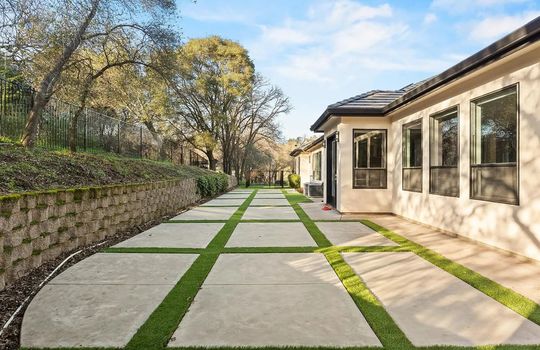 055_83e39ce3faa3b21ff875cbabdd5bf2e1-uncropped_scaled_within_1536_1152_compressed