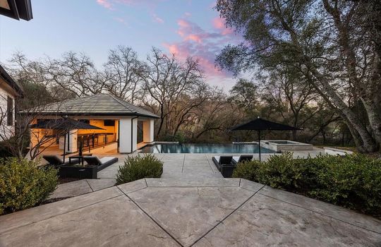 073_438bd8f94a55f6a6aef54e20bda0a77d-uncropped_scaled_within_1536_1152_compressed