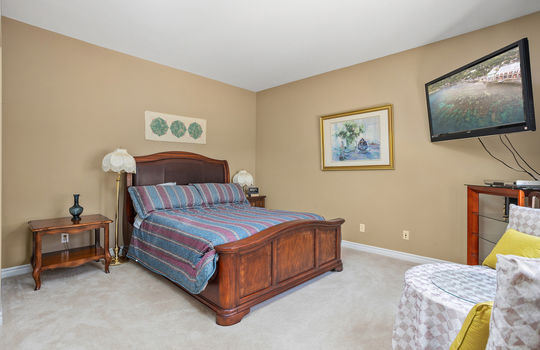24-Bed5 Downstairs-5029 Medalist-124