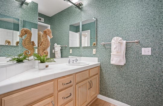 Bathroom 2 - 22_11896083_183220_183220-EI-122
