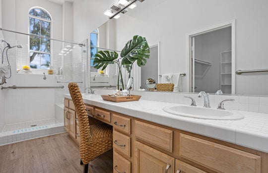Primary Bathroom 27_11896088_183220_183220-EI-127