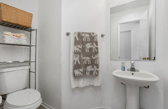 bathroom half - 16_11896788_183276_183276-EI-116