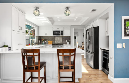 1.2-4475 Saint Andrews Pl - Kitchen-112