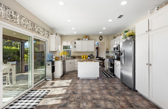 17-4801 Cardiff Bay-Kitchen-117