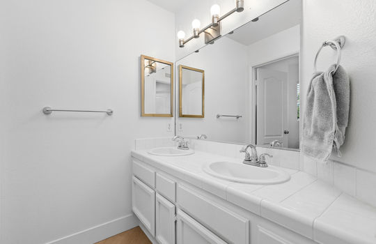 Bathroom Hallway- 4802 Baroque Ter-135