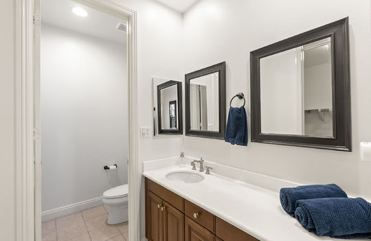 086 - Guest Suite Bath - 2105 Timneh Ct