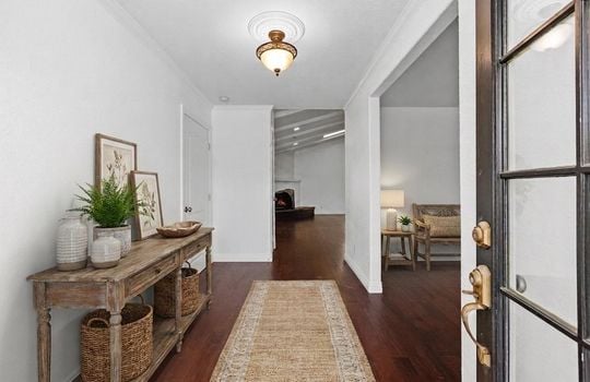 .A01-Entry - 3562 S Mission - VS