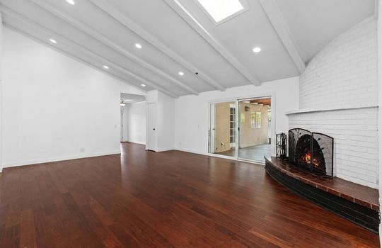 .A04-FR-Empty - 3562 S Mission - DA1
