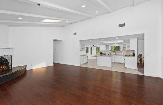 .A04-FR-Empty - 3562 S Mission - DA3