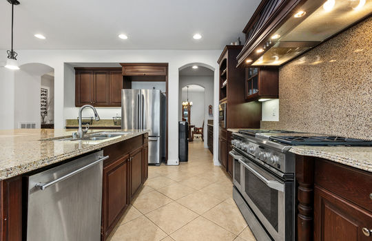 07 Kitchen - 2555 Arundel-120