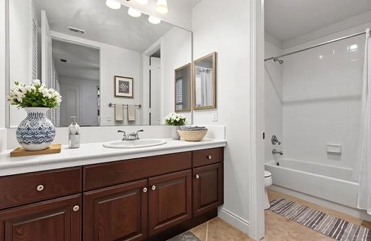 12 Bathroom1 - 2555 Arundel-VS