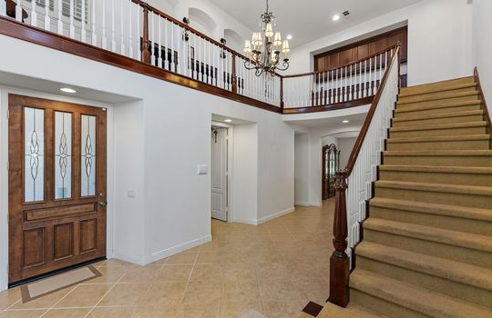 14 Stairs Empty - 2555 Arundel-VS