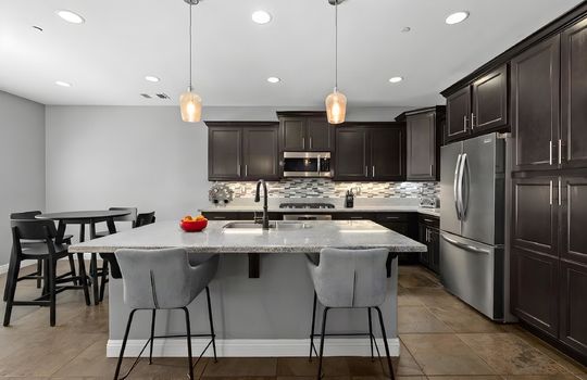 06 - 1018 Bellingham - Kitchen-VS