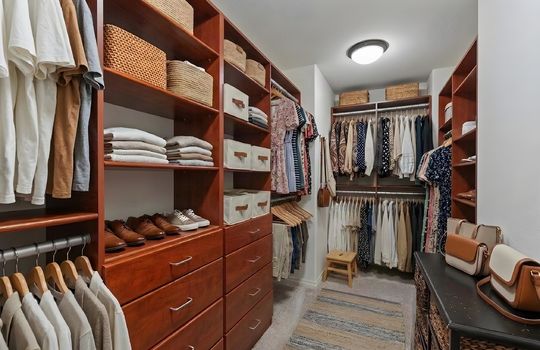 12-WalkInCloset - 1237 Breakaway-VS