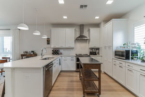 2048&#215;1365-224_E_Pineloch_Ave__Orlando__FL_32806__USA-ThuApr1820241713420648370