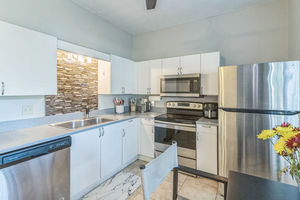 5977_Braemar_Pl_Orlando_FL_32822_USA-Kitchen-DSC08278