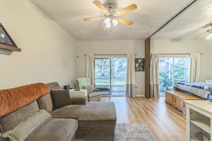 5977_Braemar_Pl_Orlando_FL_32822_USA-Living_room-DSC08280