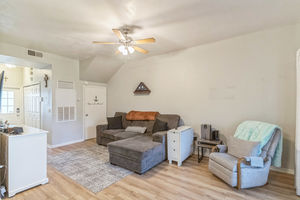 5977_Braemar_Pl_Orlando_FL_32822_USA-Living_room-DSC08283