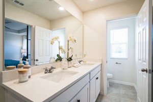 16467_Prairie_School_Dr_Oakland_FL_34787_USA-Bathroom-DSC08037