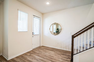 16467_Prairie_School_Dr_Oakland_FL_34787_USA-Foyer-DSC08094