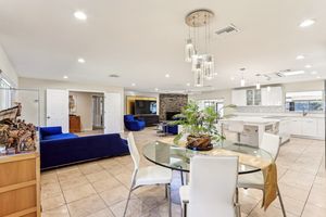 12-web-or-mls-E Wildmere Ave-010