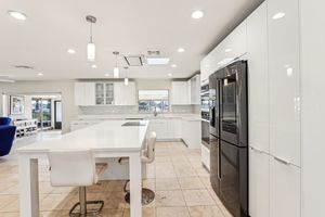 15-web-or-mls-E Wildmere Ave-013