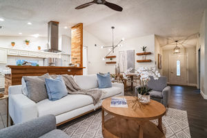 4491_Yachtmans_Ct_Orlando_FL_32812_USA-Living_room-DSC00470