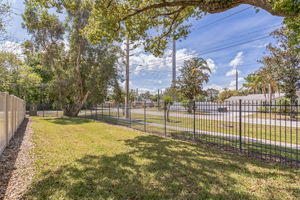 01_2220_McMahon_Ct_Orlando_FL_32812_USA-Exterior-DSC01838