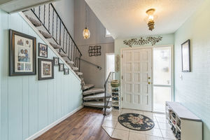 07_2220_McMahon_Ct_Orlando_FL_32812_USA-Foyer-DSC01755