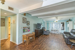 08_2220_McMahon_Ct_Orlando_FL_32812_USA-Living_room-DSC01759