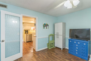 13_2220_McMahon_Ct_Orlando_FL_32812_USA-Kitchen-DSC01779