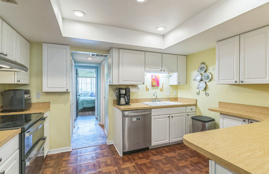 14_2220_McMahon_Ct_Orlando_FL_32812_USA-Kitchen-DSC01781
