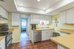 14_2220_McMahon_Ct_Orlando_FL_32812_USA-Kitchen-DSC01781