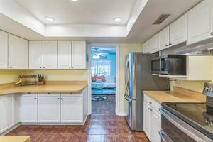 16_2220_McMahon_Ct_Orlando_FL_32812_USA-Kitchen-DSC01785