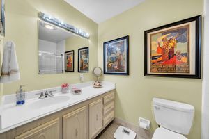 16_600_Royal_Palm_Blvd_Vero_Beach_FL_32960_USA-Bathroom-JMJ01396