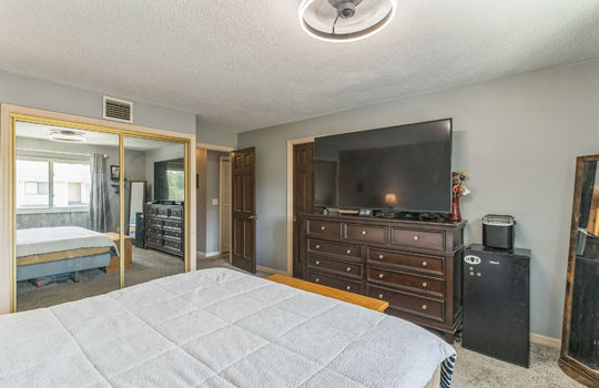 22_2220_McMahon_Ct_Orlando_FL_32812_USA-Bedroom-DSC01815
