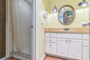 26_2220_McMahon_Ct_Orlando_FL_32812_USA-Bathroom-DSC01794