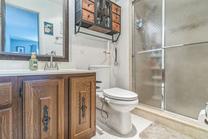 27_2220_McMahon_Ct_Orlando_FL_32812_USA-Bathroom-DSC01818