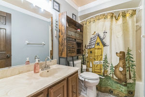 28_2220_McMahon_Ct_Orlando_FL_32812_USA-Bathroom-DSC01832