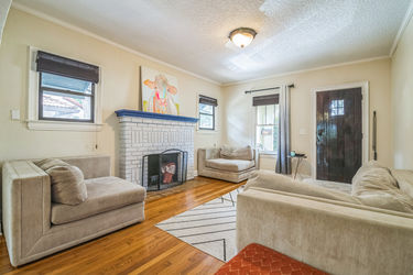 09_1012_W_New_Hampshire_St_Orlando_FL_32804_USA-Living_room-IMG_6542