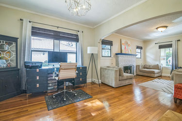 11_1012_W_New_Hampshire_St_Orlando_FL_32804_USA-Living_room-IMG_6554