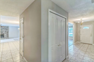 11_403_Broadview_Ave_Altamonte_Springs_FL_32701_USA-Foyer-DSC00994
