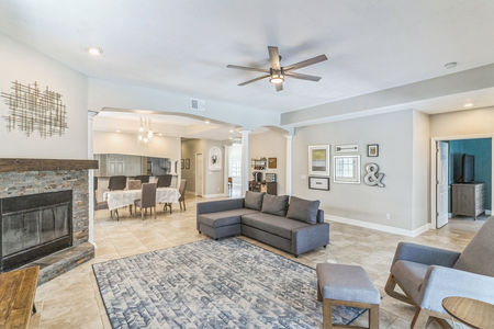 14_2604_Marble_Ave_Orlando_FL_32803_USA-Living_room-DSC01891