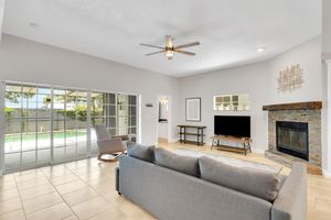 15_2604_Marble_Ave_Orlando_FL_32803_USA-Living_room-DSC01866