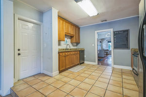 16_1012_W_New_Hampshire_St_Orlando_FL_32804_USA-Kitchen-IMG_6587