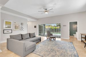 16_2604_Marble_Ave_Orlando_FL_32803_USA-Living_room-DSC01872