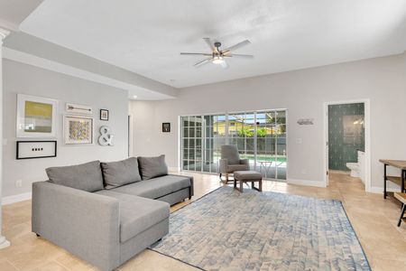 16_2604_Marble_Ave_Orlando_FL_32803_USA-Living_room-DSC01872